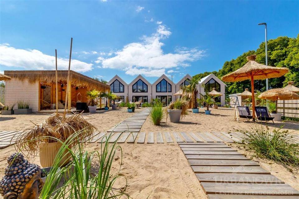 Lulu Holiday Resort Domki Z Podgrzewanym Basenem Мєлно Екстер'єр фото