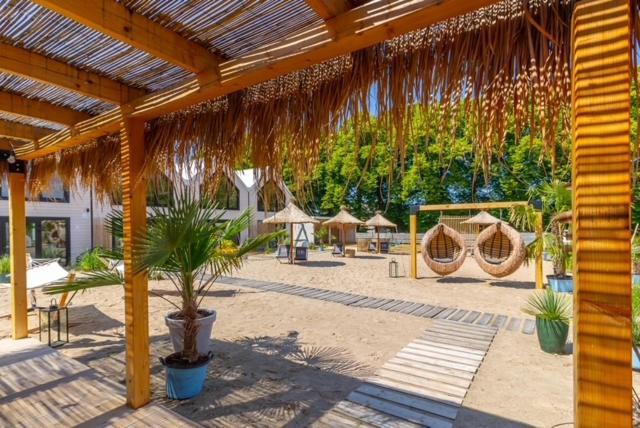Lulu Holiday Resort Domki Z Podgrzewanym Basenem Мєлно Екстер'єр фото