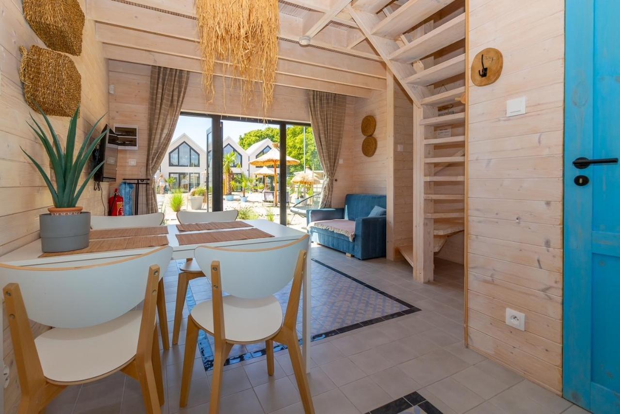 Lulu Holiday Resort Domki Z Podgrzewanym Basenem Мєлно Екстер'єр фото
